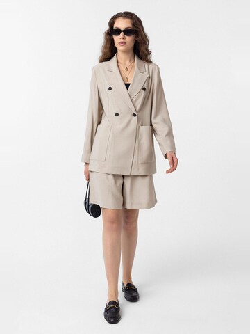 Antioch Bleiseri 'Elisa' värissä beige