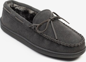 Minnetonka Moccasins 'Pileline' in Grey