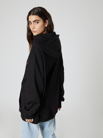 About You x Nils Kuesel Hoodie 'Denny' in Schwarz