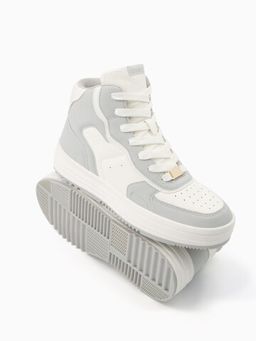 Bershka High-top trainers in Grey