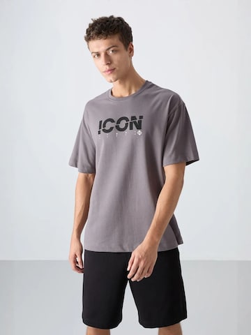 Tommy Life Shirt in Grey: front