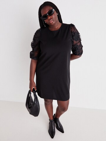 Vero Moda Curve Sukienka 'VMCEMMALY' w kolorze czarny