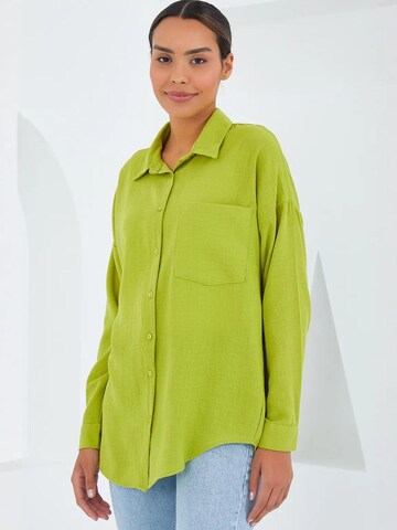 Bigdart Blouse in Green: front