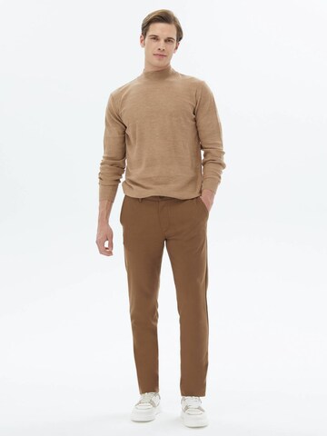 KİP Slimfit Chino in Bruin: voorkant