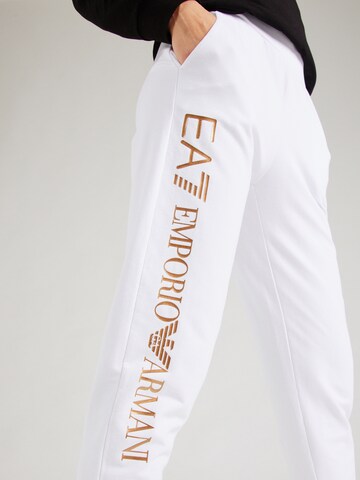 EA7 Emporio Armani Tapered Housut värissä valkoinen