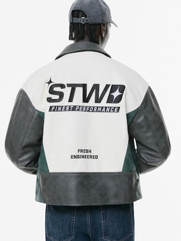 Geacă de primăvară-toamnă 'STWD' de la Pull&Bear pe negru: față