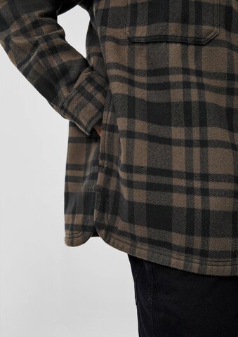 Veste mi-saison QS en marron : sur le côté