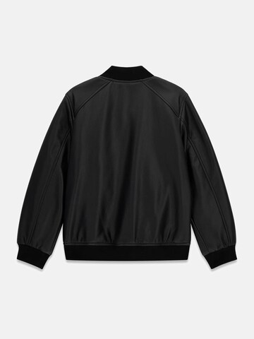 GUESS Between-Season Jacket in Black