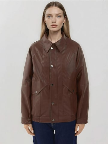 Hiccup Tussenjas in Bruin: voorkant