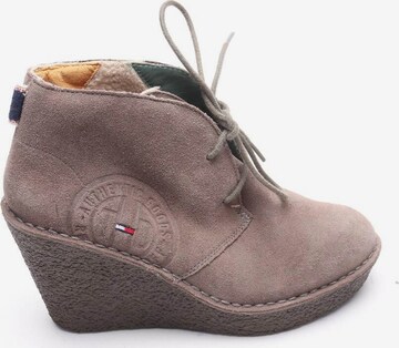 TOMMY HILFIGER Stiefeletten 39 in Braun: predná strana