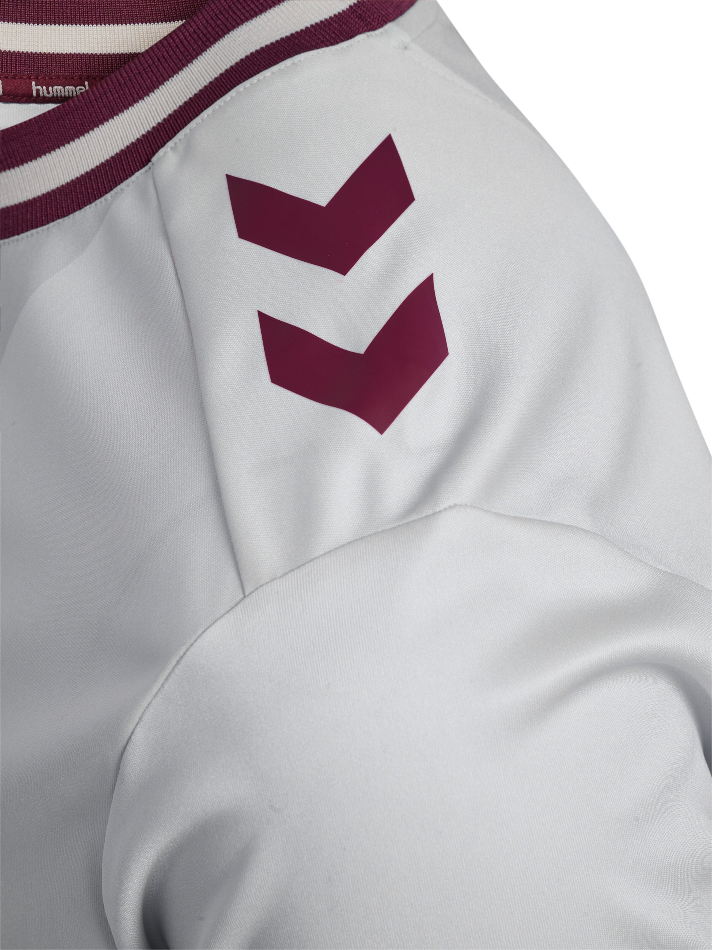 Hummel Functioneel shirt 'Hea 26/27' in Wit
