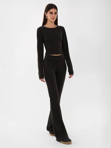 Hiccup - Flared Leggings em preto