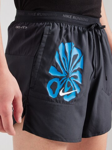 NIKE Regular Sportshorts 'ENERGY' in Schwarz