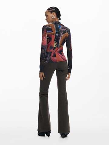 Tricou de la Desigual pe negru