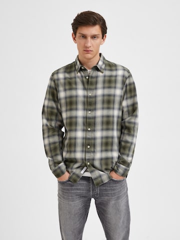 SELECTED HOMME Regular fit Button Up Shirt 'Robin' in Green: front