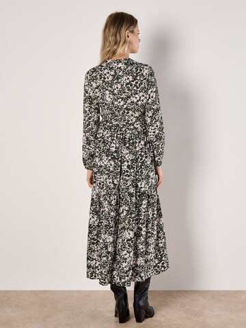 Robe 'Camo' Apricot en gris