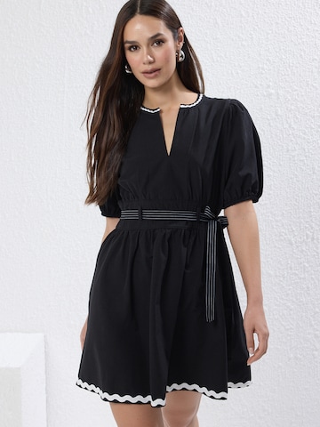 Trendyol Jurk in Zwart