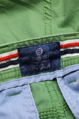 bugatti Chino-Shorts 33 in Grün