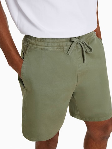 Bershka Regular Pants in Green