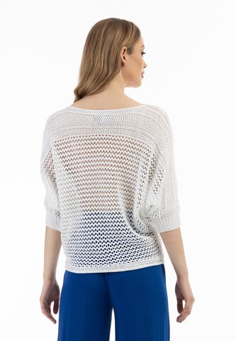 Pullover di faina in bianco