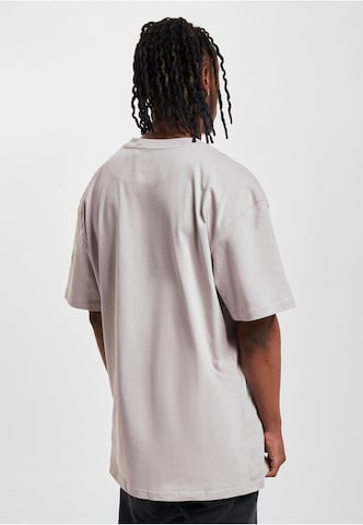 Maglietta 'Essential' di Karl Kani in grigio
