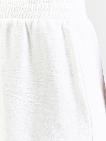 ABOUT YOU - Loosefit Pantalón 'Juliena' en blanco