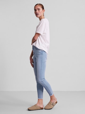 PIECES Skinny Jeans 'Delly' in Blauw