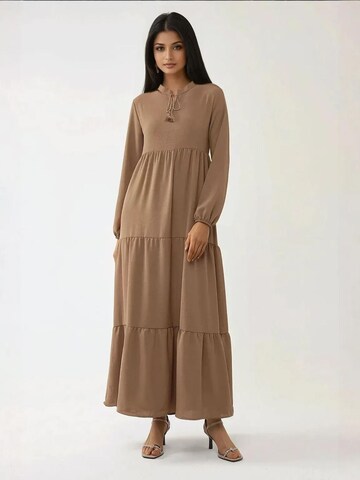 Abito di Hiccup in beige: frontale