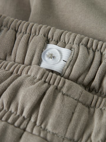 NAME ITTapered Hlače 'NKMOLLIE' - zelena boja