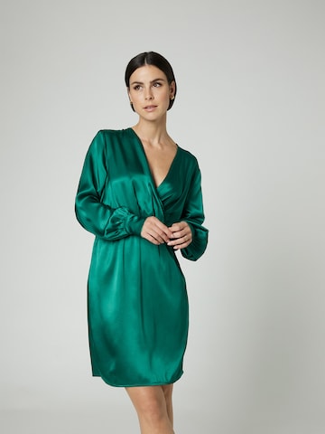 Robe 'Erika' A LOT LESS en vert : devant