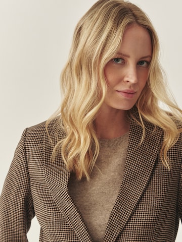 TATUUM Välikausitakki värissä beige