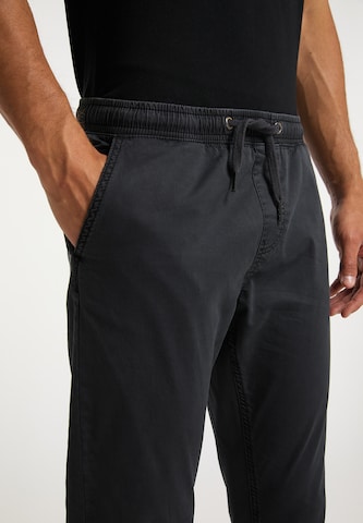 TUFFSKULL - Slimfit Pantalón chino en negro