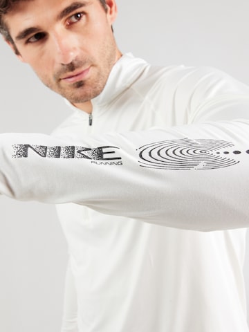 NIKE Funkcionális felső 'STRIDE ENERGY' - fehér