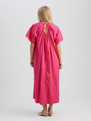 Peppercorn - Vestido 'Otana' en rosa