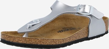 BIRKENSTOCK Σαγιονάρες διχαλωτές 'Gizeh' σε ασημί: μπροστά