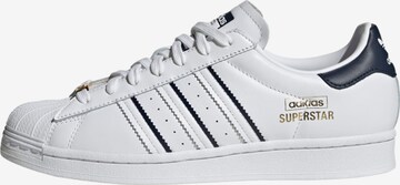ADIDAS ORIGINALS حذاء رياضي بلا رقبة 'Superstar' بـ أبيض: الأمام