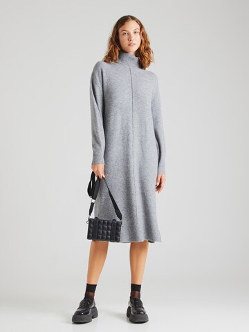 Abito in maglia di PIECES in grigio: frontale