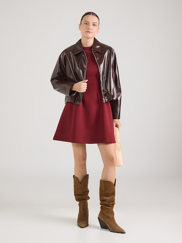Robe 'Eileen' ABOUT YOU en rouge