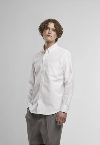 Coupe regular Chemise Urban Classics en blanc