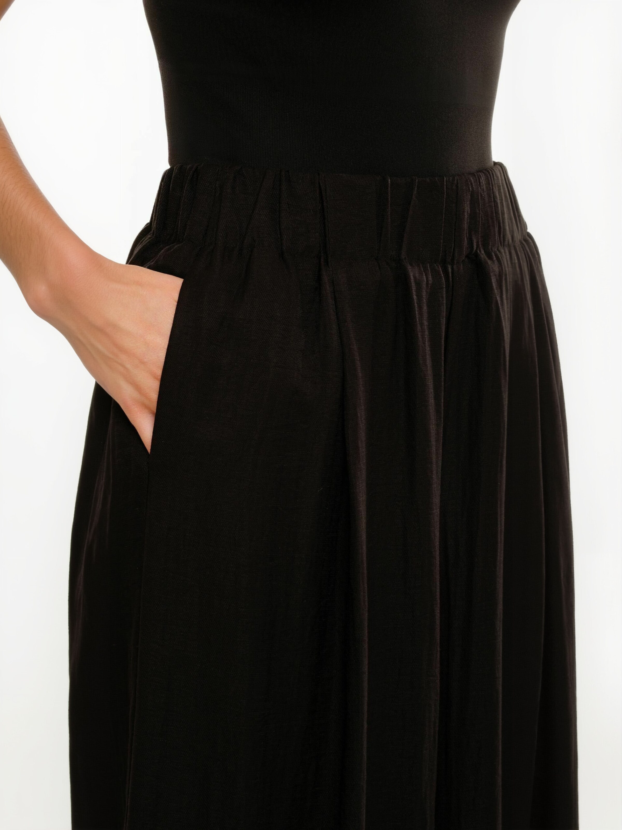 Liberte Essentiel - regular Pantalón ' BOB ' en negro
