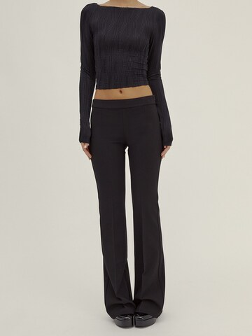 millane Flared Pleated Pants 'Lena' in Black