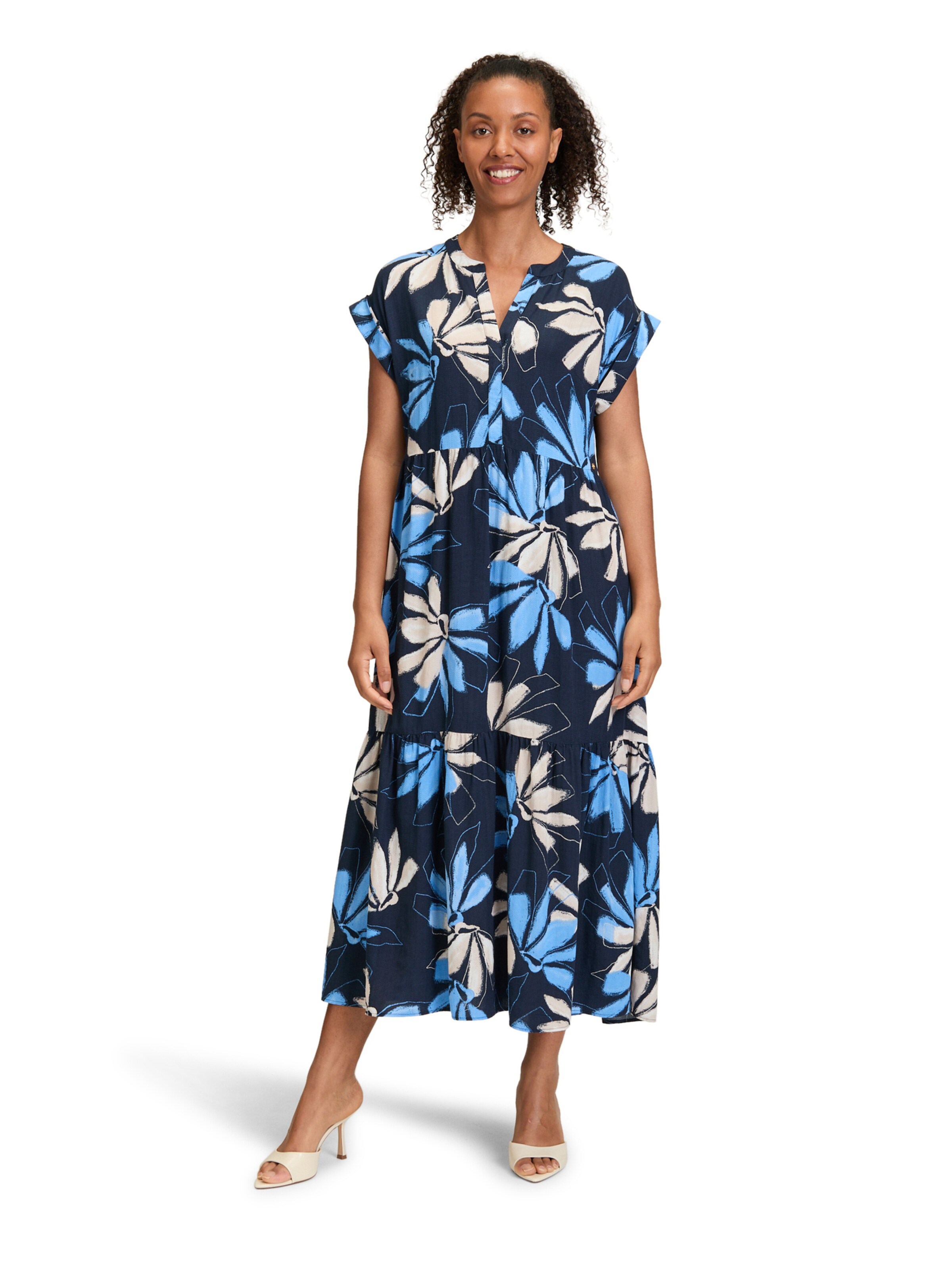 Betty & Co Summer dress in Blue: front