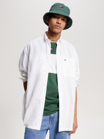 Tommy Jeans Comfort fit Button Up Shirt in White: front