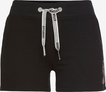 BENCH Regular Shorts in Schwarz: predná strana