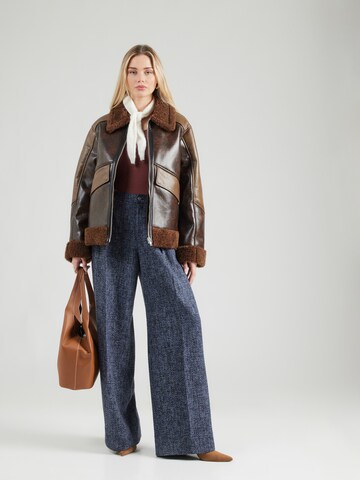 PIECES - Camiseta 'PCKITTE' en rojo