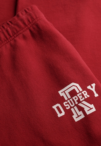 Loosefit Pantalon 'Athletic Essentials' Superdry en rouge