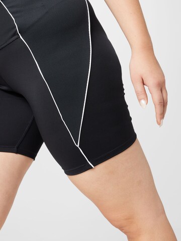 Reebok Skinny Sportshorts in Schwarz