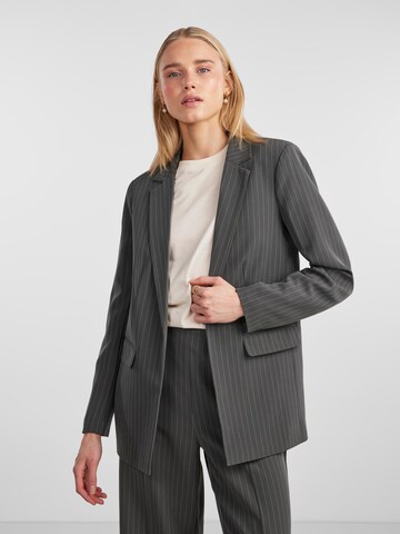 Blazer 'PCBOZZY' di PIECES in grigio: frontale