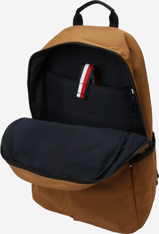 TOMMY HILFIGER Rucksack in Braun