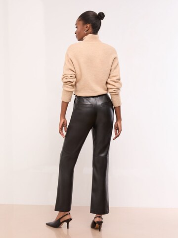 regular Pantaloni di Lipsy in nero